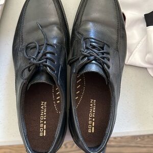 Men’s size 9 dress shoes Bostonian flexlite